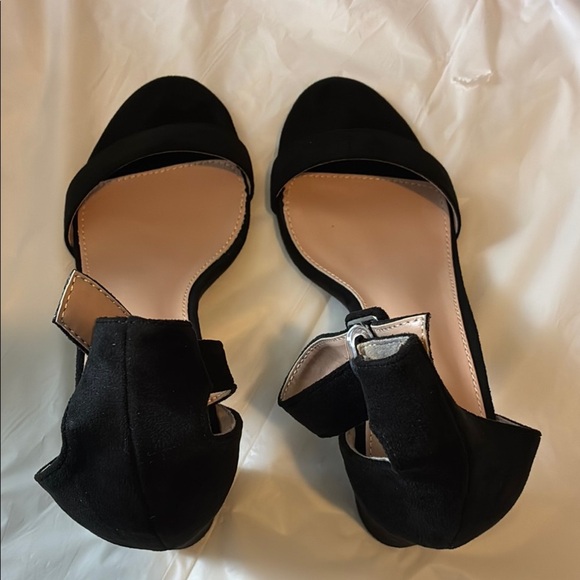 Elegant Black Heels with Ankle Strap - Picture 5 of 6